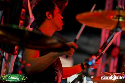 ภาพบรรยากาศงาน Chang Friend Day Fun Day presents Big Ass Live Concert ที่ Let's Bar & Bistro — photo 147