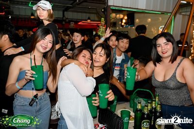ภาพบรรยากาศงาน Chang Friend Day Fun Day presents Big Ass Live Concert ที่ Let's Bar & Bistro — photo 155