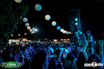 ภาพบรรยากาศงาน Chang Friend Day Fun Day presents Big Ass Live Concert ที่ Let's Bar & Bistro — photo 179