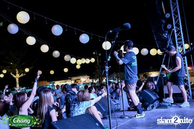 ภาพบรรยากาศงาน Chang Friend Day Fun Day presents Big Ass Live Concert ที่ Let's Bar & Bistro — photo 194