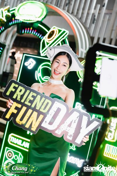 ภาพบรรยากาศงาน Chang Friend Day Fun Day presents Tilly Birds Live Concert ที่ Freedomss — photo 24