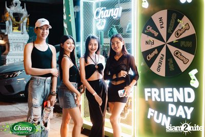 ภาพบรรยากาศงาน Chang Friend Day Fun Day presents Tilly Birds Live Concert ที่ Freedomss — photo 33