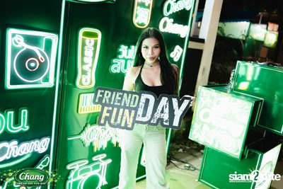 ภาพบรรยากาศงาน Chang Friend Day Fun Day presents Tilly Birds Live Concert ที่ Freedomss — photo 61