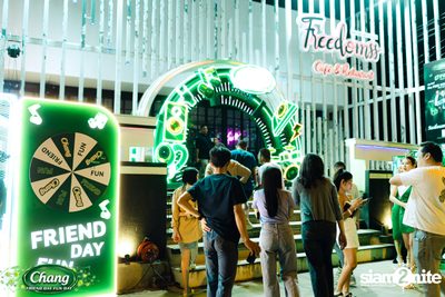 ภาพบรรยากาศงาน Chang Friend Day Fun Day presents Tilly Birds Live Concert ที่ Freedomss — photo 69