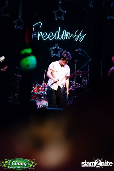 ภาพบรรยากาศงาน Chang Friend Day Fun Day presents Tilly Birds Live Concert ที่ Freedomss — photo 218