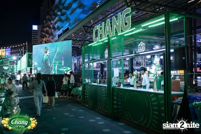 ภาพบรรยากาศงาน Chang Food Fun Friends presents Oat Pramote Concert ที่ The Street — photo 6