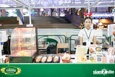 ภาพบรรยากาศงาน Chang Food Fun Friends presents Oat Pramote Concert ที่ The Street — photo 9
