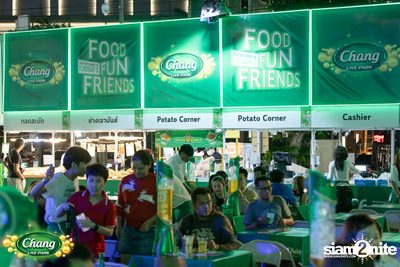 ภาพบรรยากาศงาน Chang Food Fun Friends presents Oat Pramote Concert ที่ The Street — photo 10
