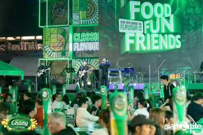 ภาพบรรยากาศงาน Chang Food Fun Friends presents Oat Pramote Concert ที่ The Street — photo 12