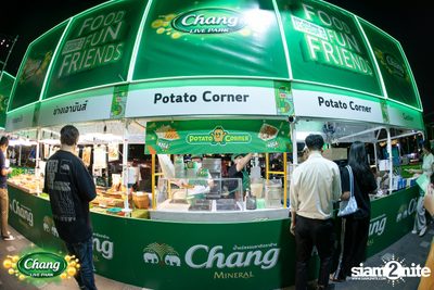 ภาพบรรยากาศงาน Chang Food Fun Friends presents Oat Pramote Concert ที่ The Street — photo 20