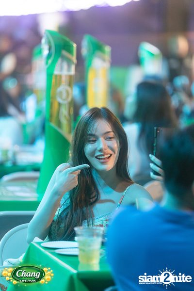 ภาพบรรยากาศงาน Chang Food Fun Friends presents Oat Pramote Concert ที่ The Street — photo 30