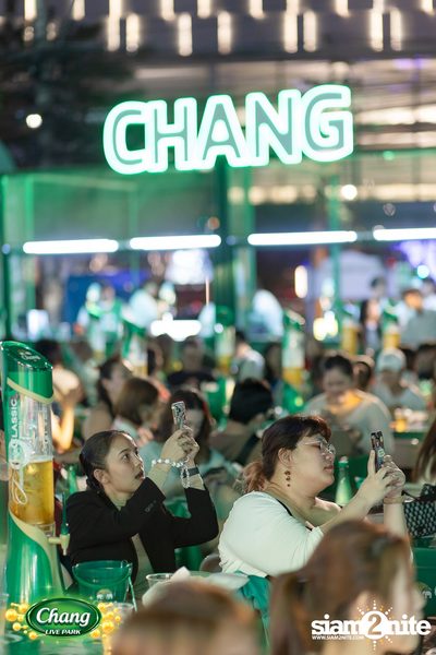 ภาพบรรยากาศงาน Chang Food Fun Friends presents Oat Pramote Concert ที่ The Street — photo 40