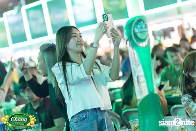 ภาพบรรยากาศงาน Chang Food Fun Friends presents Oat Pramote Concert ที่ The Street — photo 43