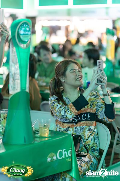 ภาพบรรยากาศงาน Chang Food Fun Friends presents Oat Pramote Concert ที่ The Street — photo 44