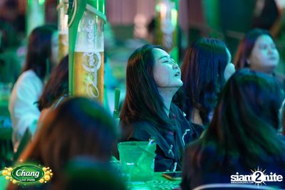 ภาพบรรยากาศงาน Chang Food Fun Friends presents Oat Pramote Concert ที่ The Street — photo 74