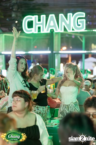 ภาพบรรยากาศงาน Chang Food Fun Friends presents Oat Pramote Concert ที่ The Street — photo 78
