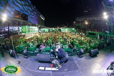ภาพบรรยากาศงาน Chang Food Fun Friends presents Oat Pramote Concert ที่ The Street — photo 81