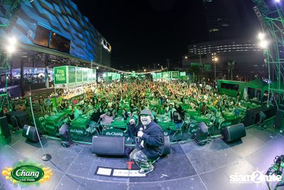 ภาพบรรยากาศงาน Chang Food Fun Friends presents Oat Pramote Concert ที่ The Street — photo 82