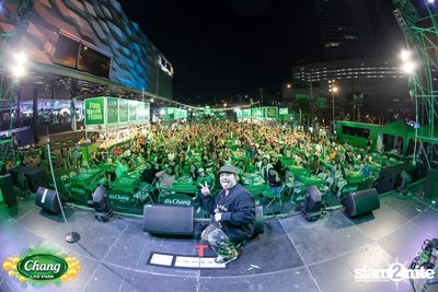 ภาพบรรยากาศงาน Chang Food Fun Friends presents Oat Pramote Concert ที่ The Street — photo 83