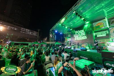 ภาพบรรยากาศงาน Chang Food Fun Friends presents Oat Pramote Concert ที่ The Street — photo 88