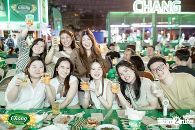 ภาพบรรยากาศงาน Chang Food Fun Friends presents Oat Pramote Concert ที่ The Street — photo 90
