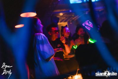 Jam ft. Chin Chinawut and Ploychompoo at Dope & Dirty — photo 27