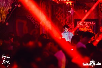 Jam ft. Chin Chinawut and Ploychompoo at Dope & Dirty — photo 30