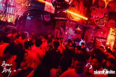 Jam ft. Chin Chinawut and Ploychompoo at Dope & Dirty — photo 31