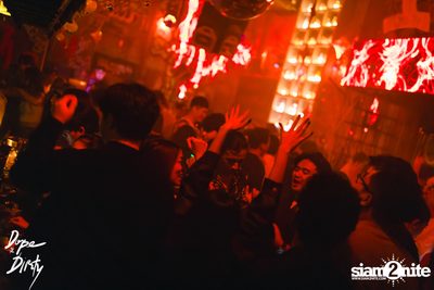 Jam ft. Chin Chinawut and Ploychompoo at Dope & Dirty — photo 38