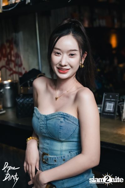 Jam ft. Chin Chinawut and Ploychompoo at Dope & Dirty — photo 47