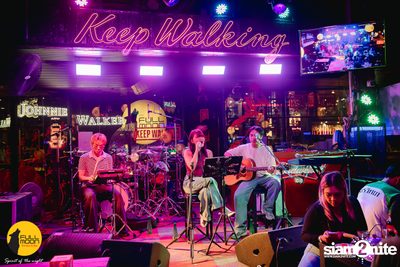 Joey Phuwasit mini-concert at Fullmoon Terrace & Bar — photo 4