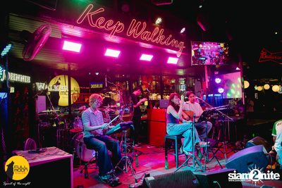 Joey Phuwasit mini-concert at Fullmoon Terrace & Bar — photo 5