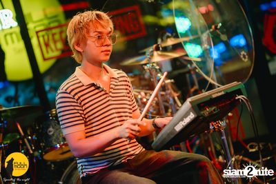 Joey Phuwasit mini-concert at Fullmoon Terrace & Bar — photo 6