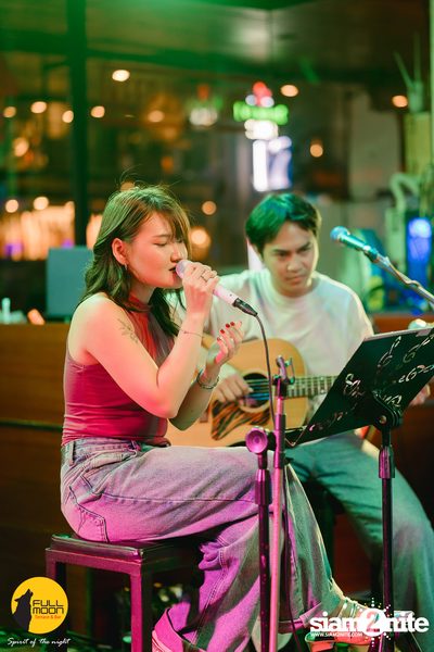 Joey Phuwasit mini-concert at Fullmoon Terrace & Bar — photo 7