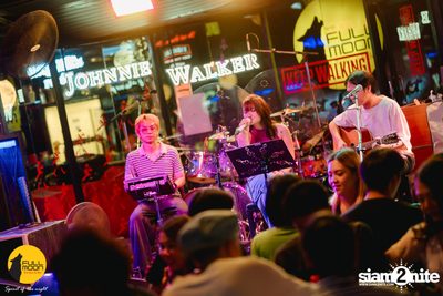 Joey Phuwasit mini-concert at Fullmoon Terrace & Bar — photo 8