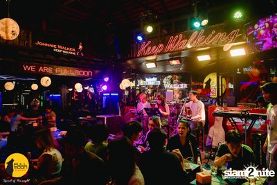 Joey Phuwasit mini-concert at Fullmoon Terrace & Bar — photo 9