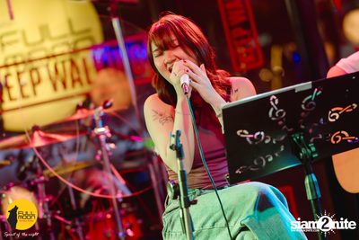 Joey Phuwasit mini-concert at Fullmoon Terrace & Bar — photo 14