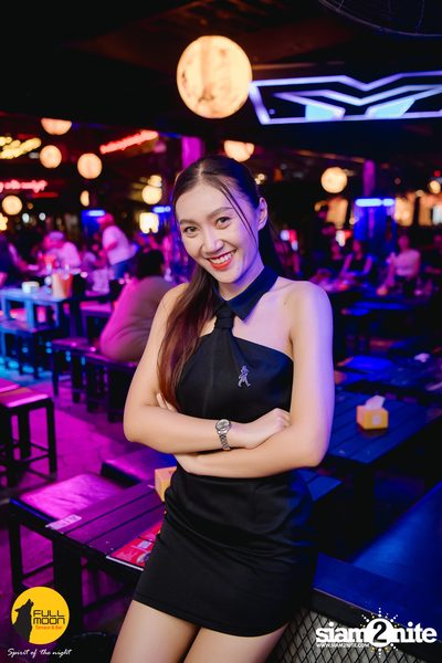 Joey Phuwasit mini-concert at Fullmoon Terrace & Bar — photo 20