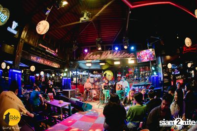 Joey Phuwasit mini-concert at Fullmoon Terrace & Bar — photo 25