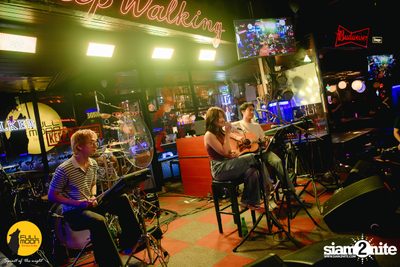 Joey Phuwasit mini-concert at Fullmoon Terrace & Bar — photo 38