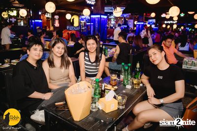 Joey Phuwasit mini-concert at Fullmoon Terrace & Bar — photo 44