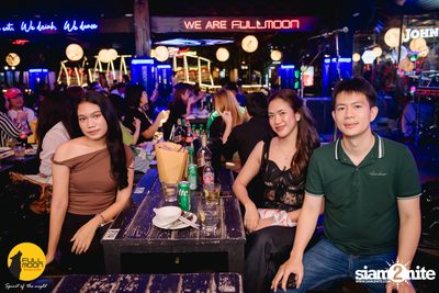 Joey Phuwasit mini-concert at Fullmoon Terrace & Bar — photo 50