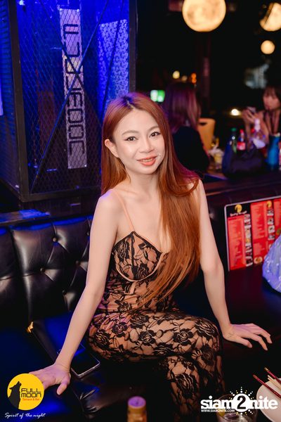Joey Phuwasit mini-concert at Fullmoon Terrace & Bar — photo 53