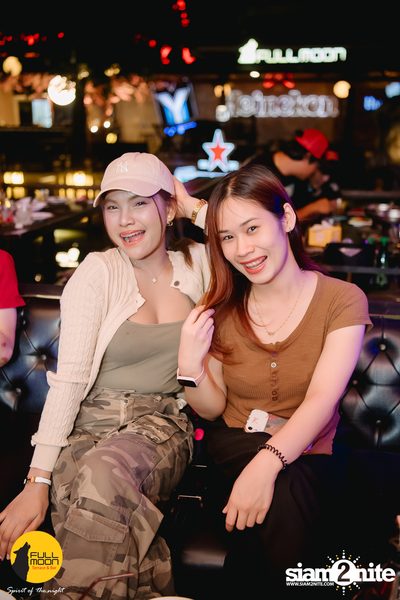 Joey Phuwasit mini-concert at Fullmoon Terrace & Bar — photo 56