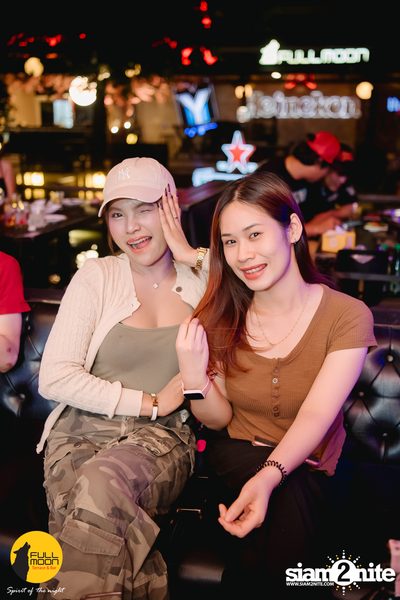 Joey Phuwasit mini-concert at Fullmoon Terrace & Bar — photo 57