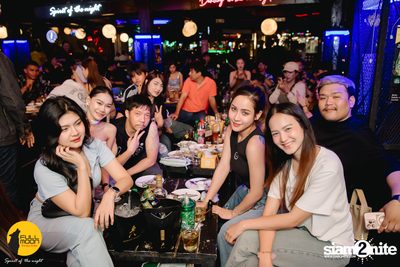 Joey Phuwasit mini-concert at Fullmoon Terrace & Bar — photo 63