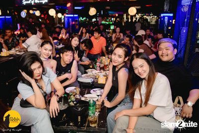Joey Phuwasit mini-concert at Fullmoon Terrace & Bar — photo 64