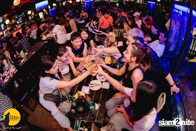 Joey Phuwasit mini-concert at Fullmoon Terrace & Bar — photo 65