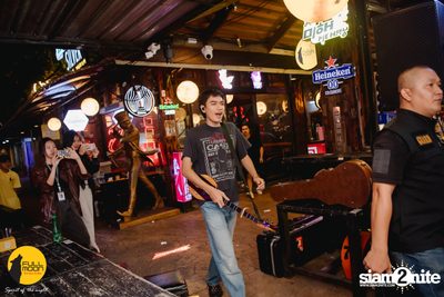Joey Phuwasit mini-concert at Fullmoon Terrace & Bar — photo 67