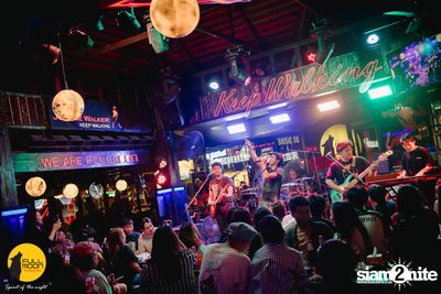 Joey Phuwasit mini-concert at Fullmoon Terrace & Bar — photo 71